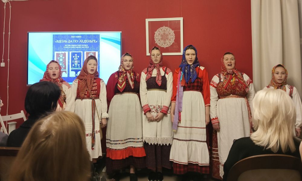 Выставка "Вдоль да по Леденьге"